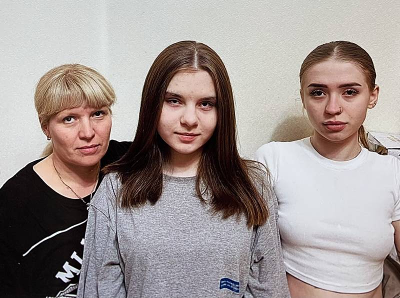Мы помогли: Валерия Варапаева, Самылкины Екатерина и Анастасия
